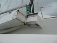 Pivote para pliegue longitudinal de los brazos