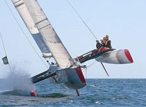 Trimarán Seacart en regata